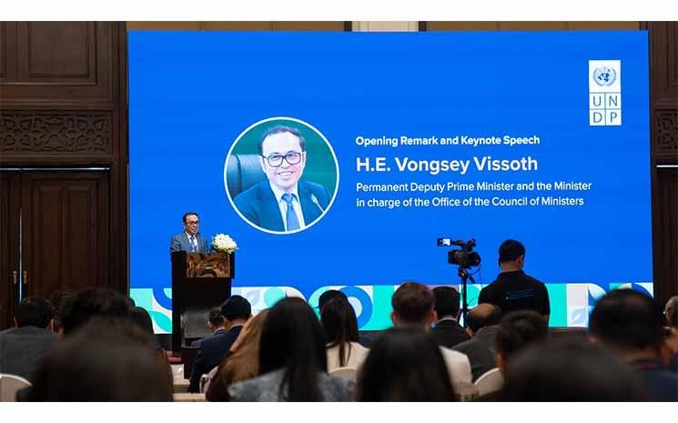 H.E. Vongsey Vissoth gives opening remark and keynote 2.jpg (125.77 Ko)