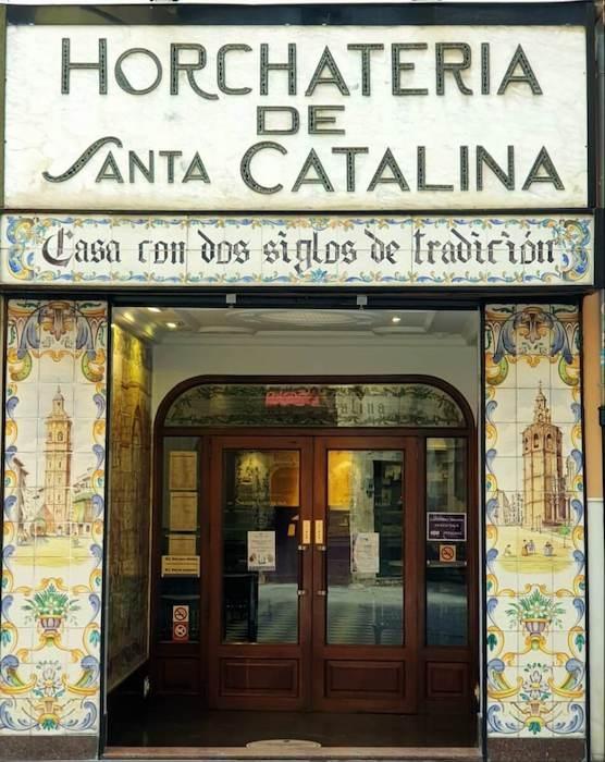 la façade de la horchaeria de santa catalina à Valencia