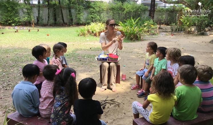 Cours en exterieur a La Petite Ecole a Bangkok