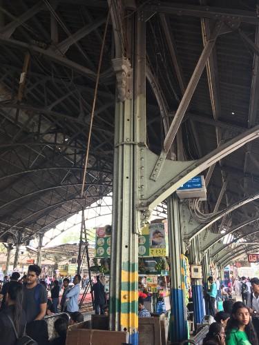 Mumbai Bombay train femme