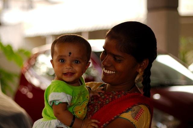 Une mère indienne et son enfant