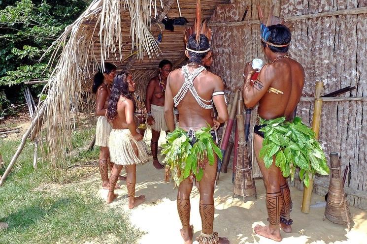 Photos d'une communauté autochtone en Amazonie