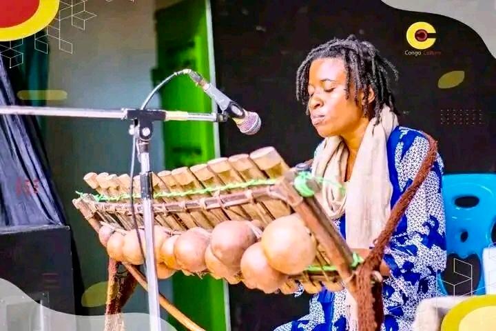 Jeanne Lokomo, musicienne Congolaise, en concert