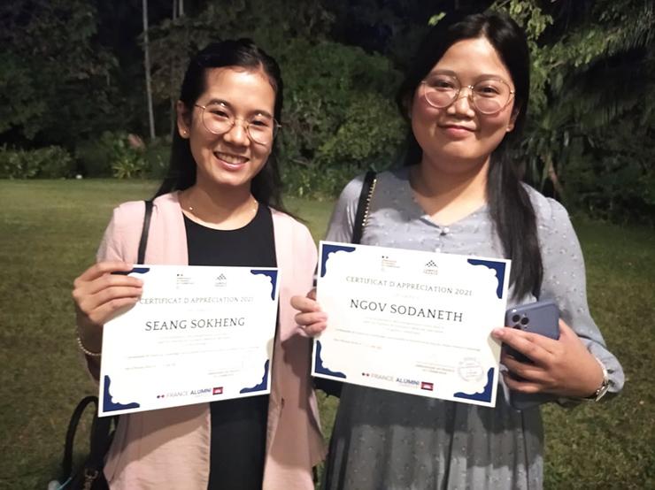 Jeunes médecins cambodgiennes diplomés