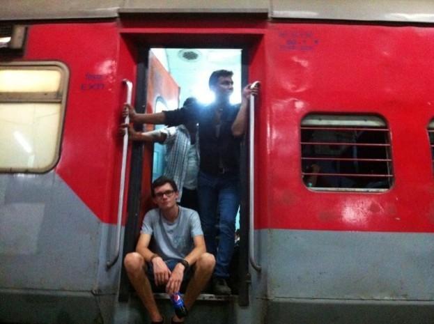 Jino dans le train en Inde