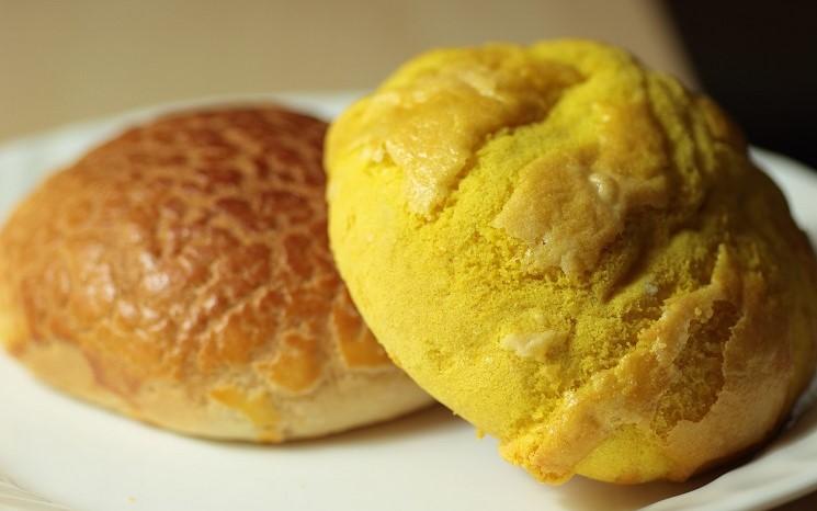 streetfood hong kong pineapple buns