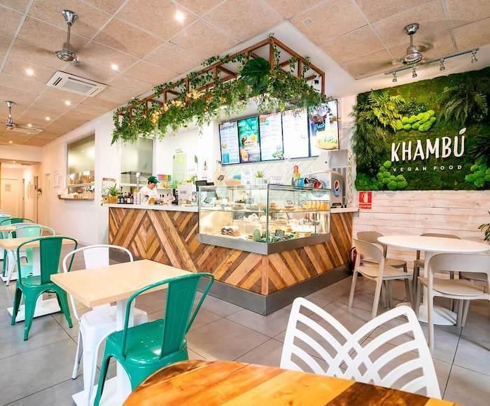 l'intérieur du restaurant vegan Khambù à Valencia