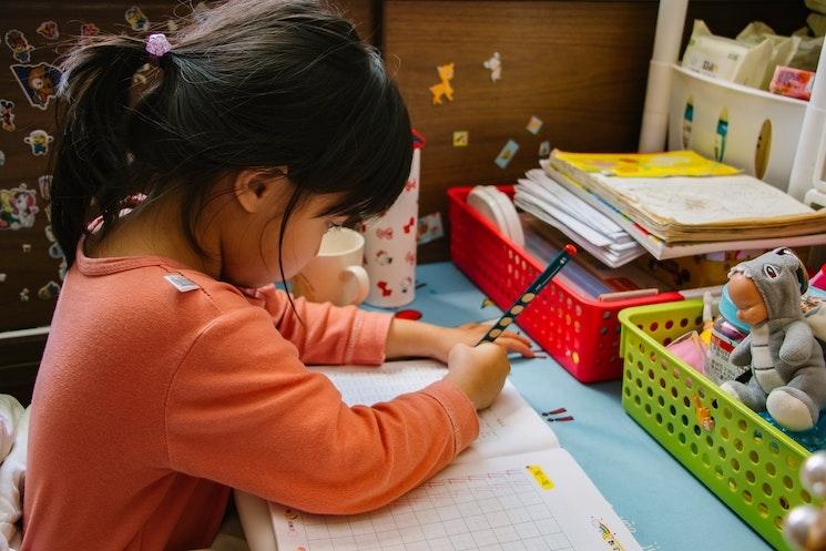 une élève dans un Kindergarten en Corée du Sud