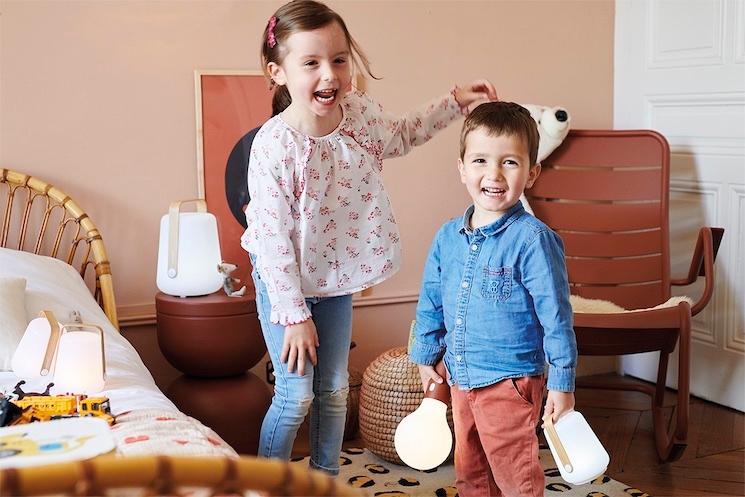 La collection de lampes Balad de la marque Fermob dans une chambre d’enfants