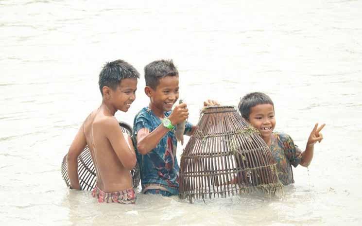 La pêche à l’Angrout អង្រត់ au Cambodge