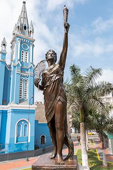 plaza francia lima statue liberté