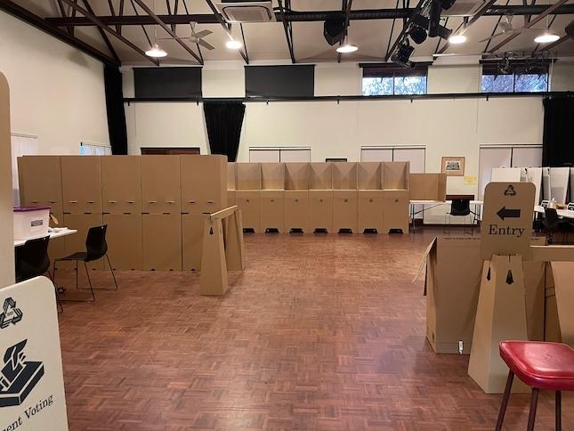 Le bureau de vote à l'ouverture