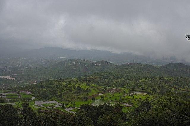 Le fort de Lohagad près de Pune dans les Ghats occidentaux