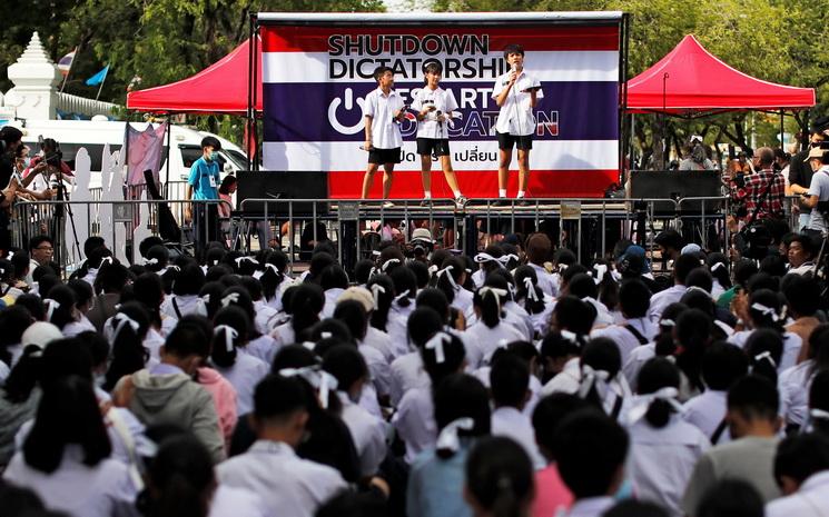 Manifestation lyceennes anti-gouvernement a Bangkok