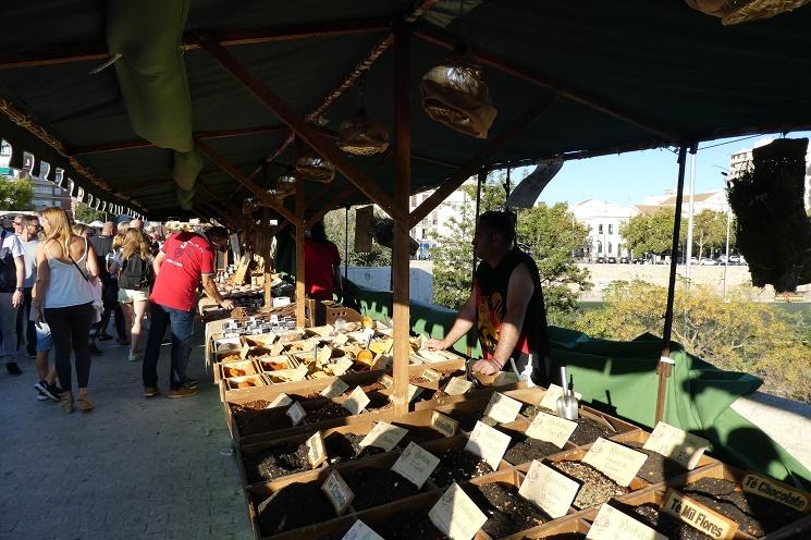 Un des stands du marché médiéval