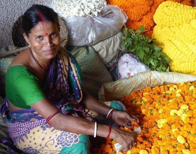 Une vendeuse de Marigolds au marché