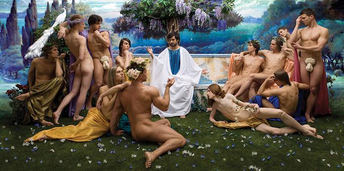 Une photo quuer de L'école de Platon représentant des hommes nus autour du philosophe