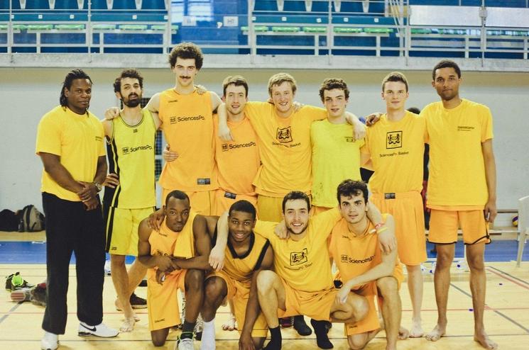 Maxime Chaury Capitaine de l'équipe de basket de Sciences Po en 2015