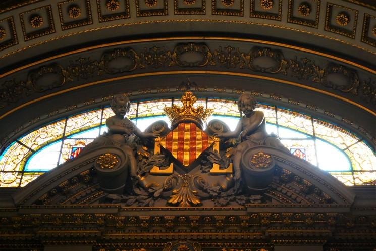 La chauve-souris valencienne sur le blason de la ville dans le salon de cristal de la Mairie