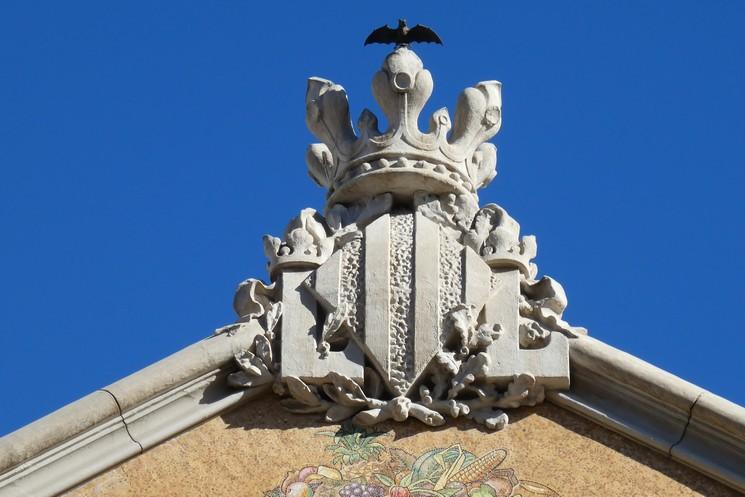 La chauve-souris à l'entrée du Mercado Colón