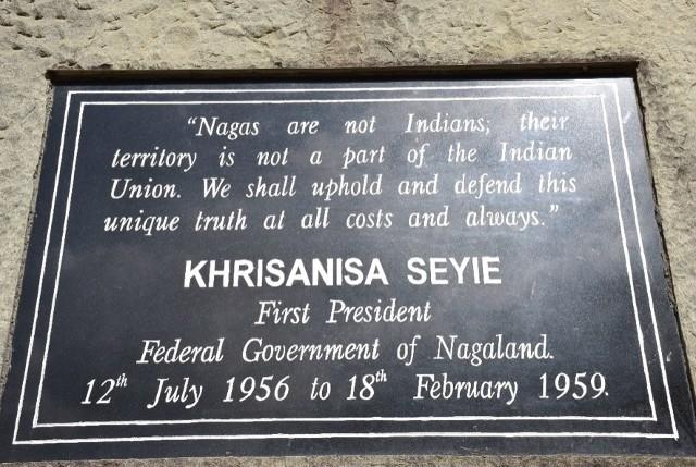 Plaque indiquant la déclaration d'autonomie du Nagaland