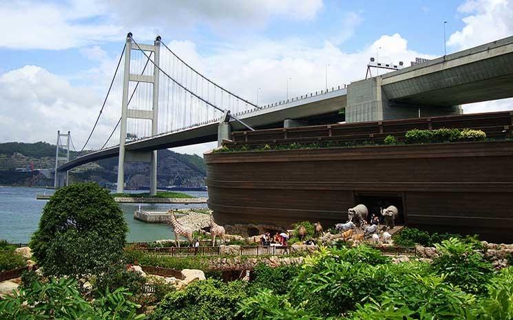 Noah's ark Tsing Yi sous le pont