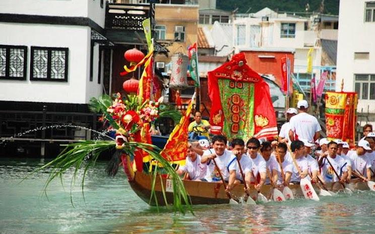 Parades des divinités à Tai O