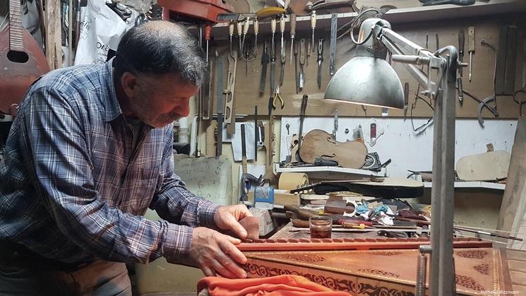 Çetin Denizci, luthier à Buca/Izmir