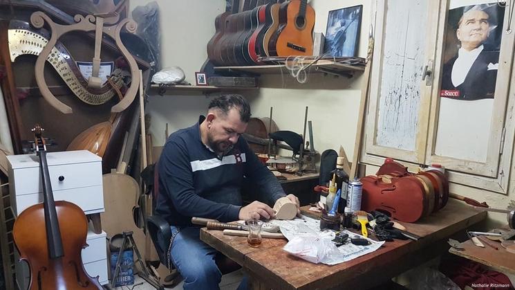 Çetin Denizci, luthier à Buca/Izmir