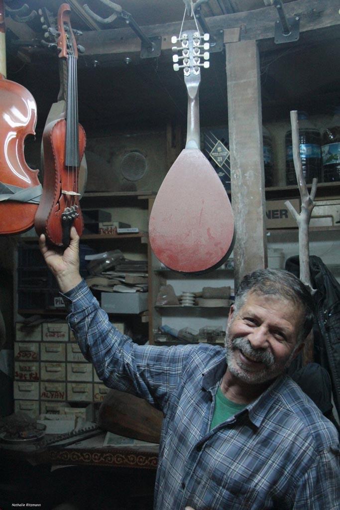 Çetin Denizci, luthier à Buca/Izmir