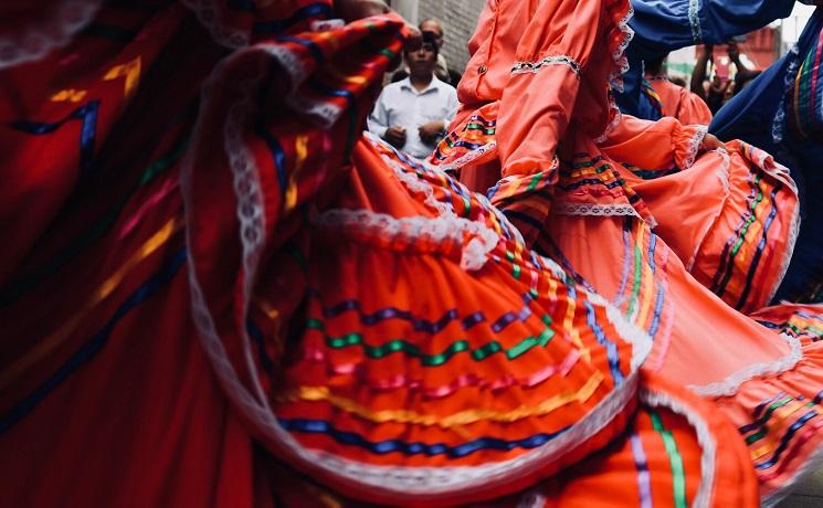 robe rouge dance mexicaine