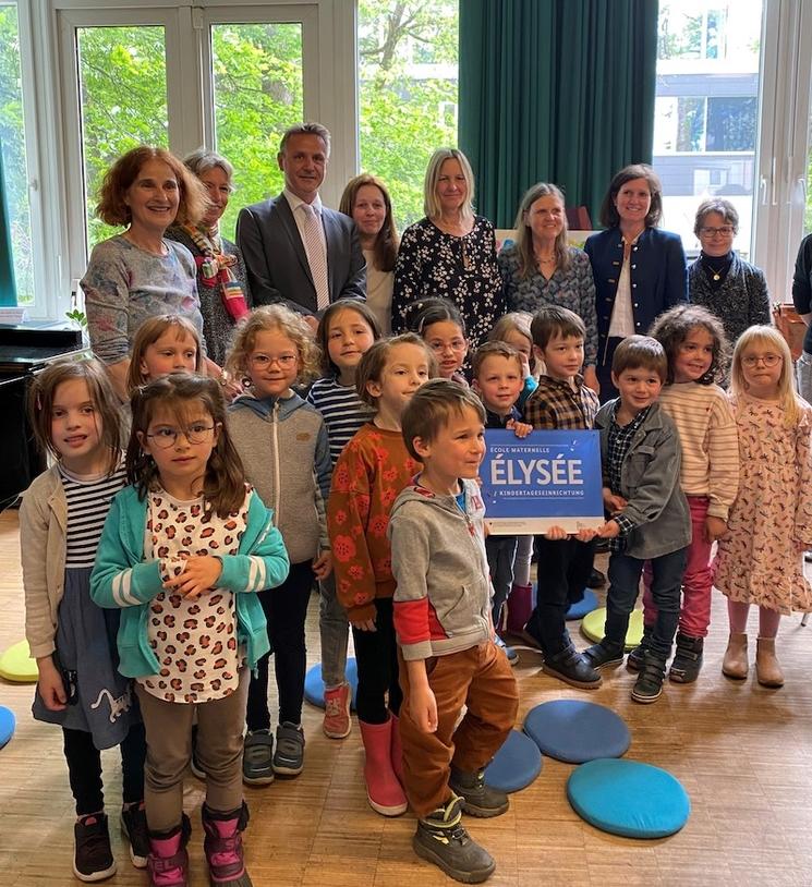 Photo de groupe des élèves pour la remise du label Kita Elysée au Lycée Jean Renoir de Munich