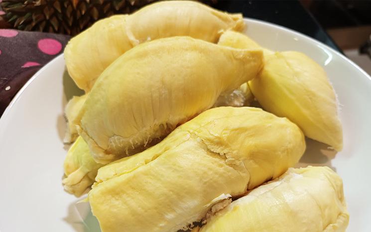 Un assiette de durian