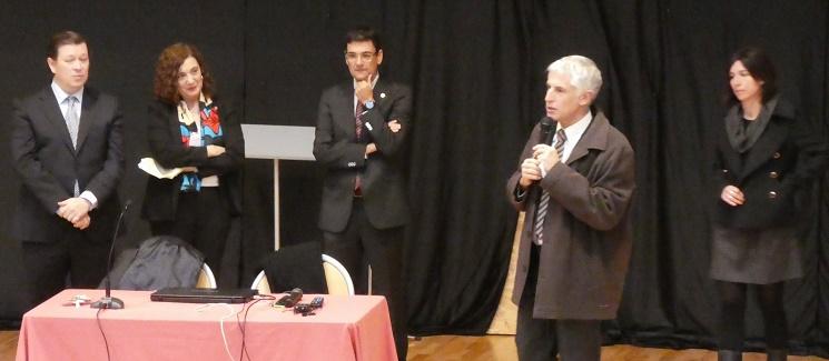 de Gauche à droite : le consul honoraire de France, Alejandro Noguera, Maria-Adela Valero Aleixandre (vice rectrice de l'Université de Valencia), Francisco José Mora Mas (Recteur de l'Université Polytechnique de Valencia, Régis Raufast (Proviseur du Lycée Français de Valencia) et Manuela Guevara (Directrice des Etudes Espagnoles)