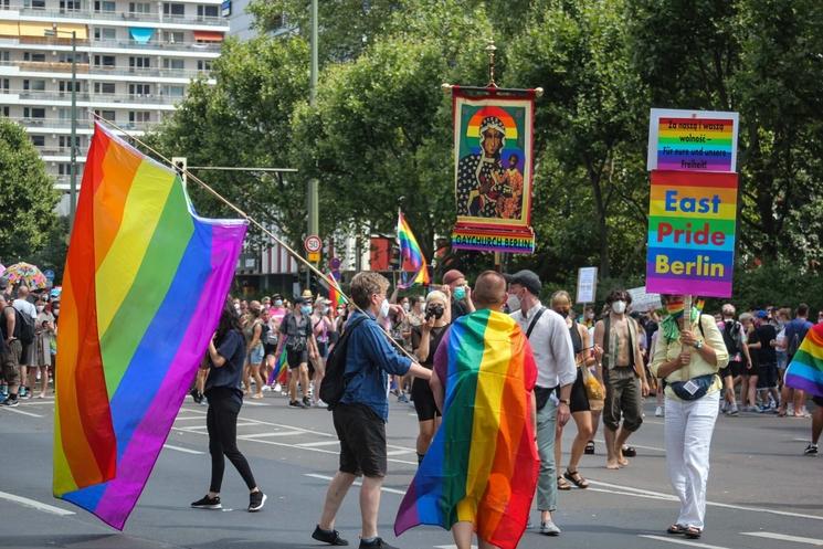 image d'une foule lors de la Pride de 2021 