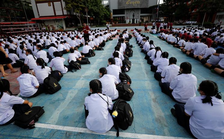 revolte des lyceens thailandais contre le systeme educatif