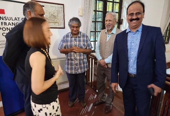 Ravi Viswanathan, Subhash Arora et Chinmaya Arjun Raja avec la Consule de france à Pondichery