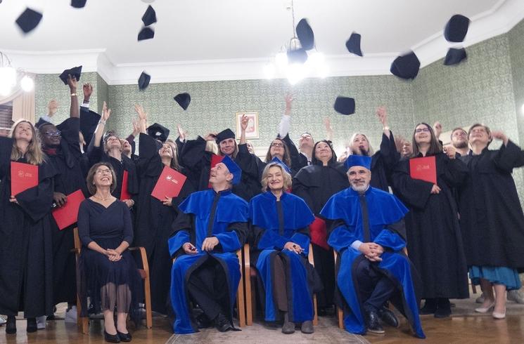 Remise diplômes LODZ IAE Management chapeaux Pologne