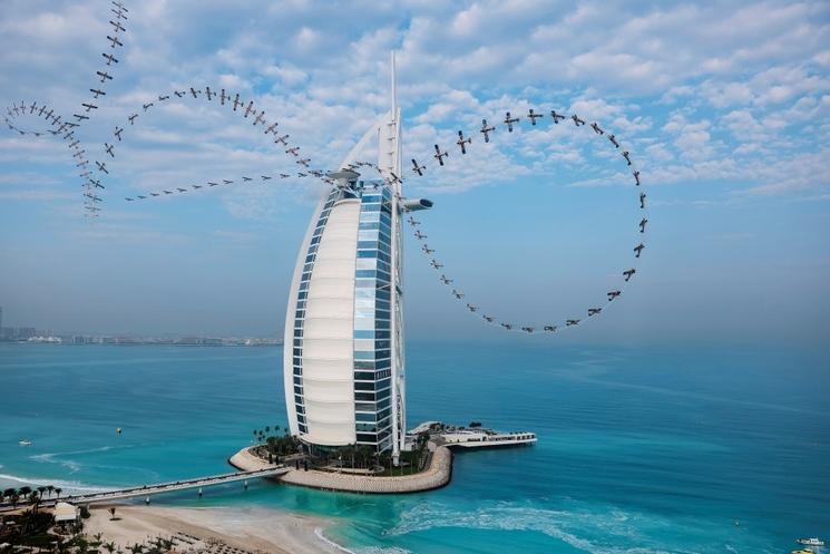 Chronophotographie de l'atterrissage sur le Burj al-Arab