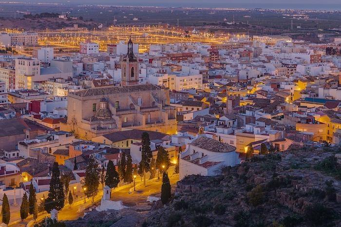 vue panoramique de la ville de Sagunto à moins d'une heure de Valencia