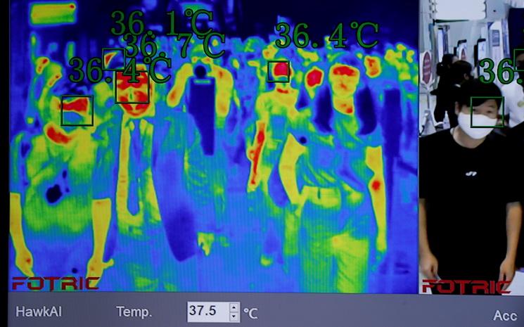 Scanner thermique au salon de l'auto de Bangkok