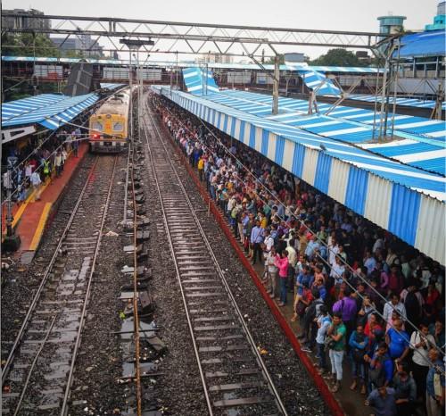 Mumbai Bombay train bonde