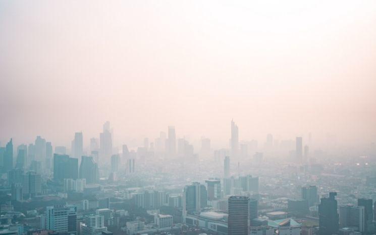 Smog (pollution atmosphérique) au dessus de Shanghai 