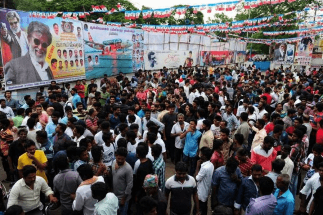 devant un cinema a Chennai Inde