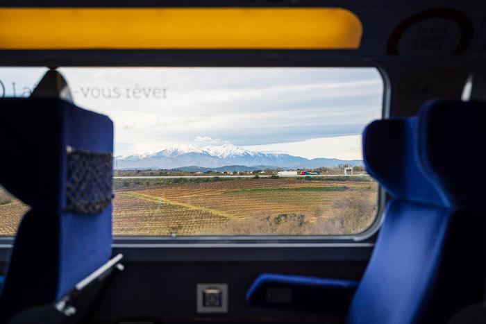 les Pyrenees depuis la fenêtre du train