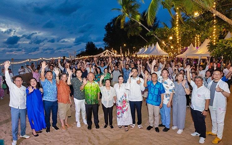 Vue de la foule de participants au 21e salon du tourisme thailandais TTM+ 2024