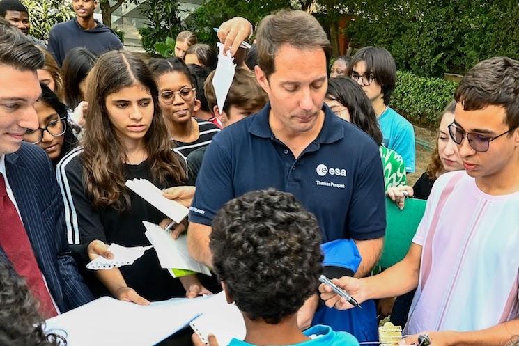 Thomas Pesquet avec les élèves du lycée français de Delhi