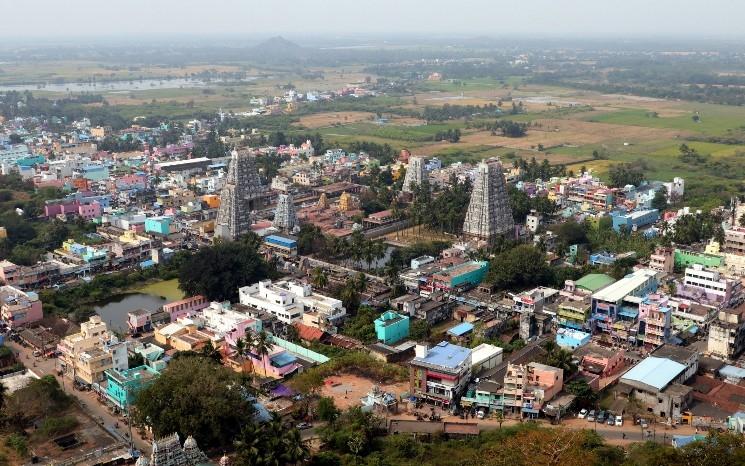 Tirukalunkundram, la ville en bas de la colline