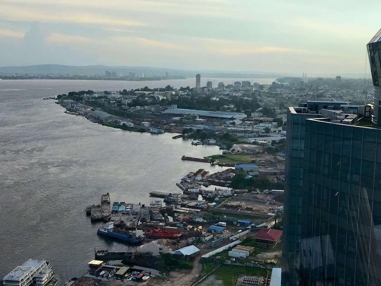 La ville de Brazzaville vue d'une des tours jumelles