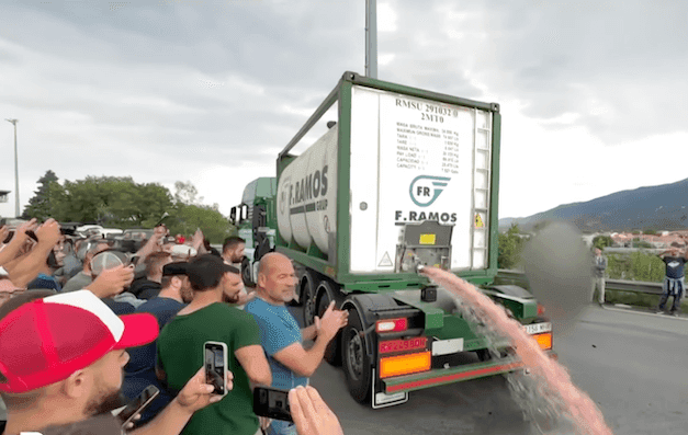 Un camion espagnol vidé de son vin